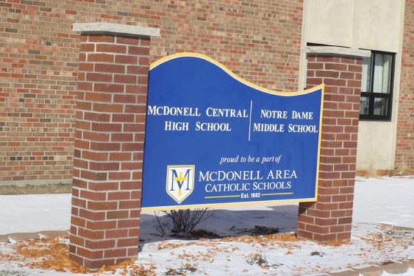 Wisconsin - Trường Trung học McDonell Catholic High School - USA